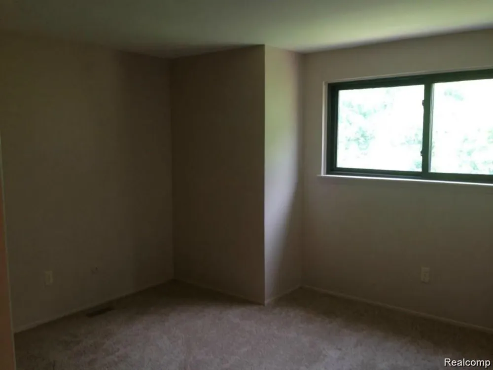 1661 WIMBLEDON Walled Lake City, MI 48390