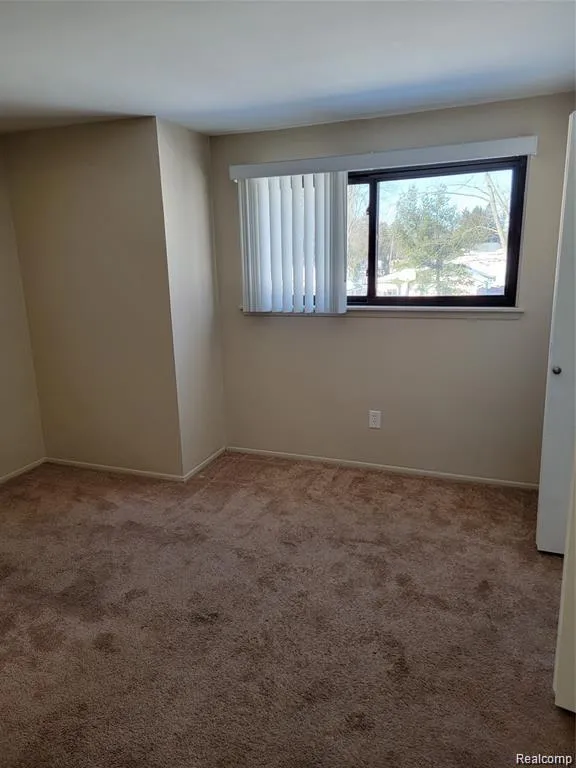 1661 WIMBLEDON Walled Lake City, MI 48390