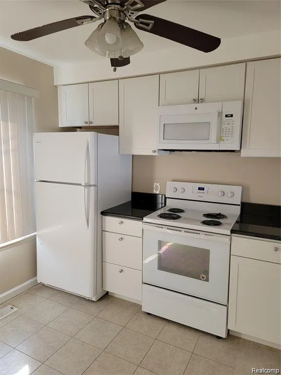 1661 WIMBLEDON Walled Lake City, MI 48390