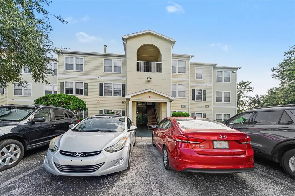 18193 STERLING GATE CIRCLE Tampa, FL 33647