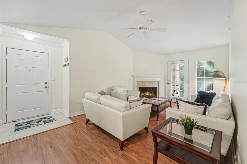 18193 STERLING GATE CIRCLE Tampa, FL 33647