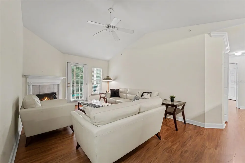 18193 STERLING GATE CIRCLE Tampa, FL 33647