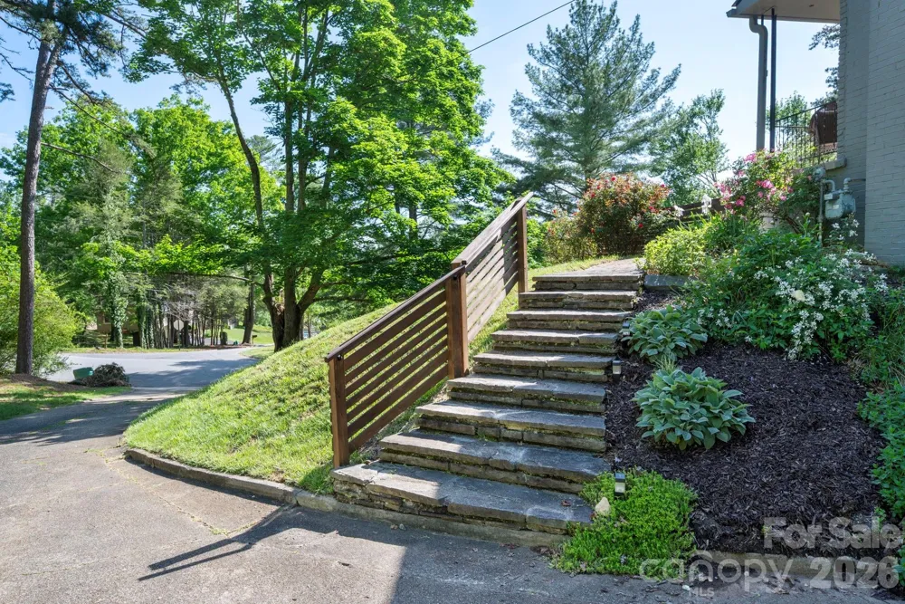 301 Stratford Road Asheville, NC 28804