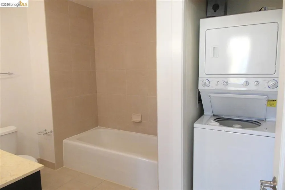 585 9Th St Oakland, CA 94607