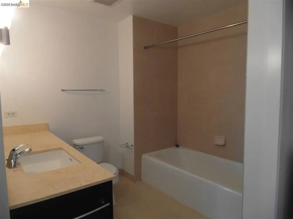 585 9Th St Oakland, CA 94607