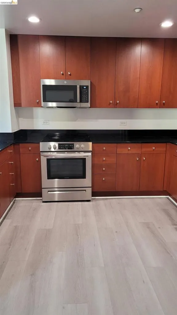 585 9Th St Oakland, CA 94607