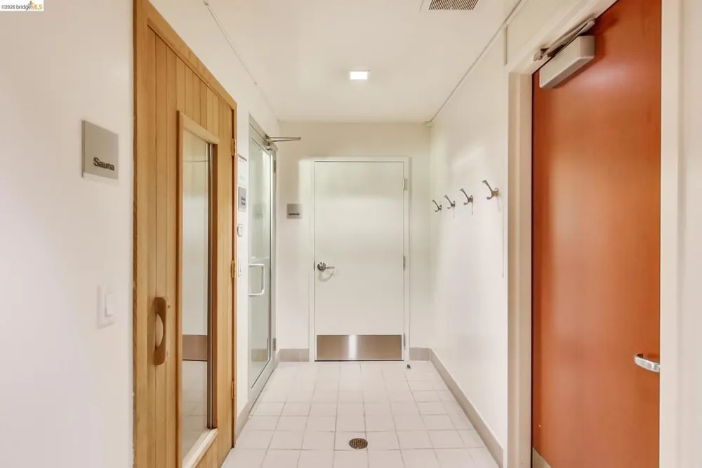 585 9Th St Oakland, CA 94607