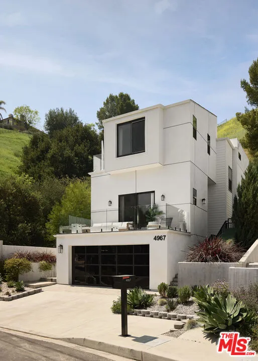 4967 Llano Drive Woodland Hills, CA 91364