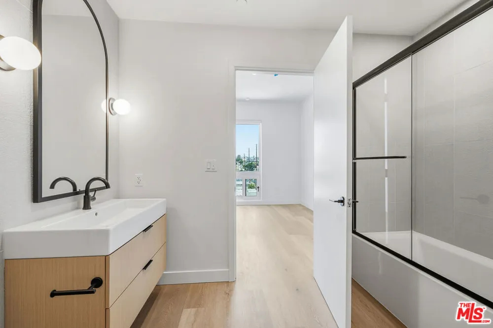 3555 Overland Avenue #610 Los Angeles, CA 90034