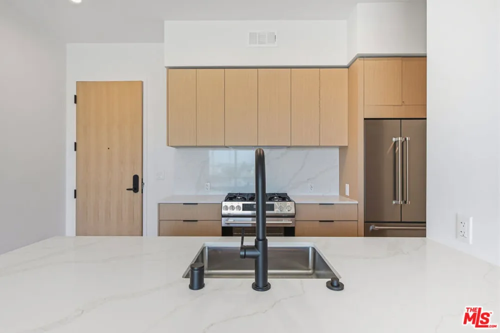 3555 Overland Avenue #610 Los Angeles, CA 90034
