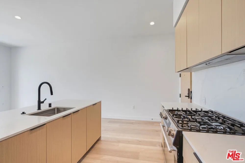 3555 Overland Avenue #610 Los Angeles, CA 90034