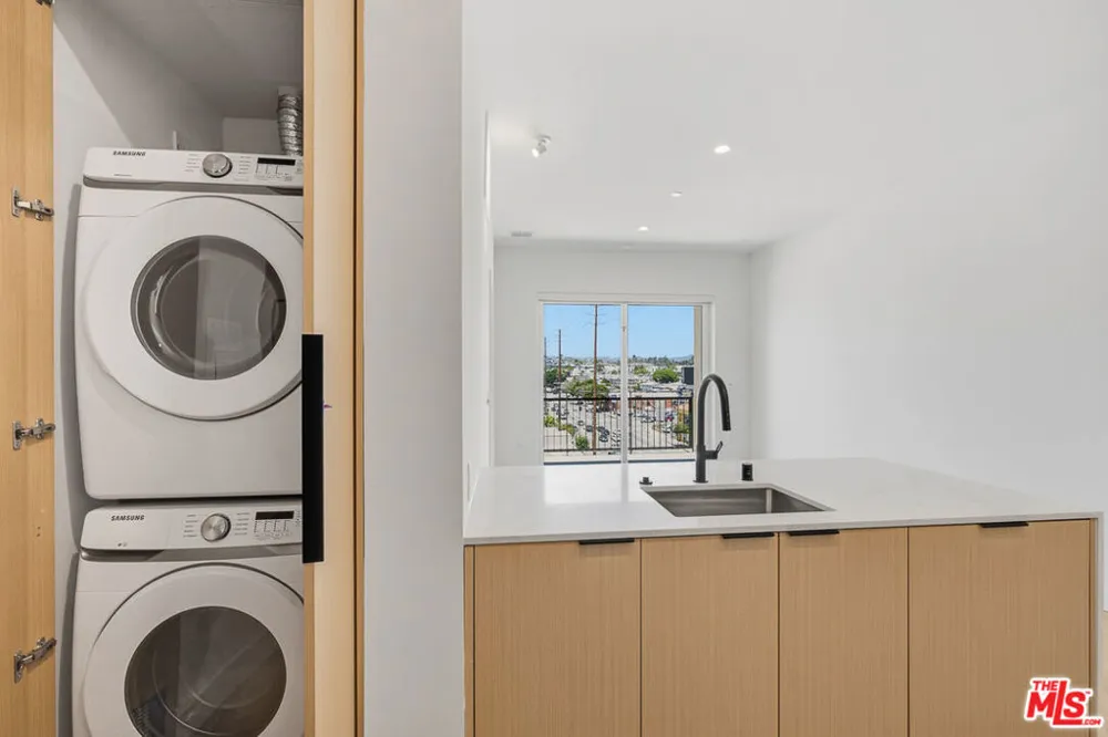 3555 Overland Avenue #610 Los Angeles, CA 90034