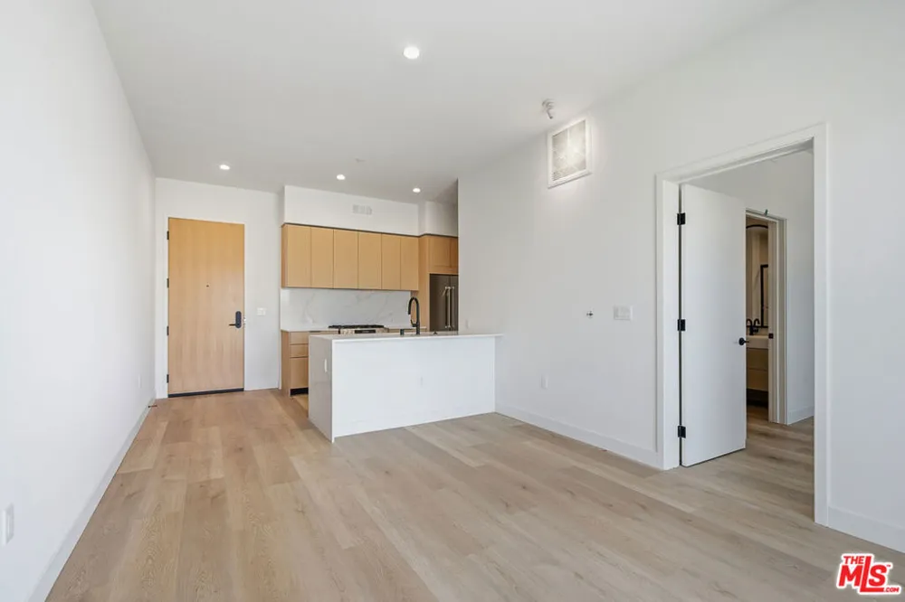 3555 Overland Avenue #610 Los Angeles, CA 90034