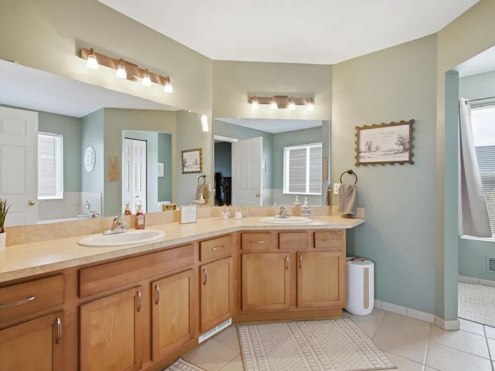 50444 Theodore Lane Chesterfield, MI 48051