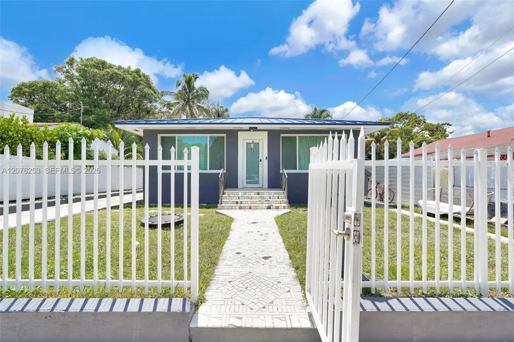 160 NW 45th St #2 Miami, FL 33127
