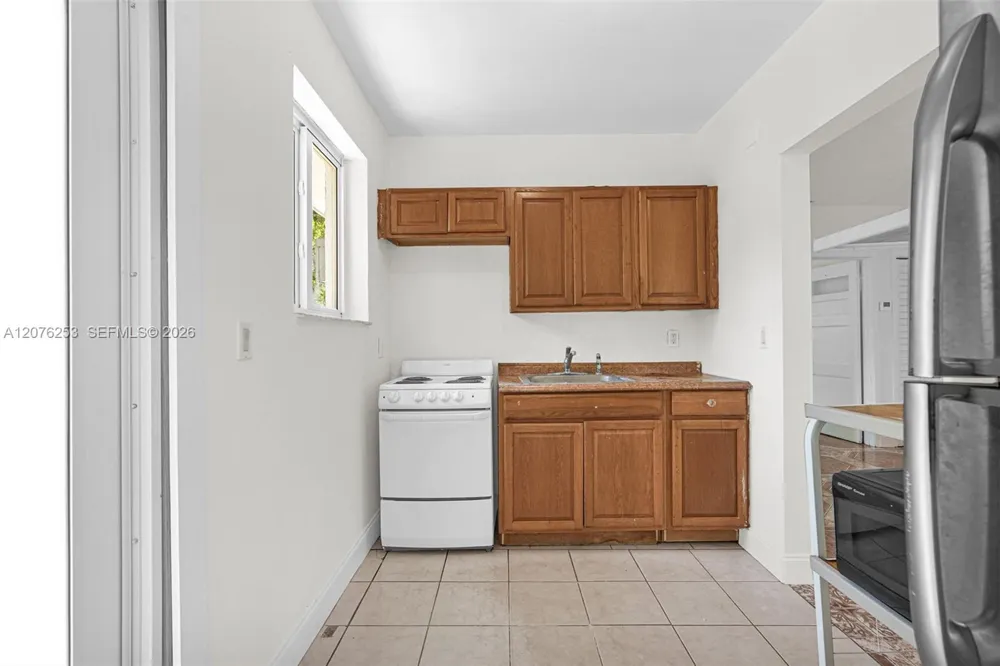 160 NW 45th St #2 Miami, FL 33127
