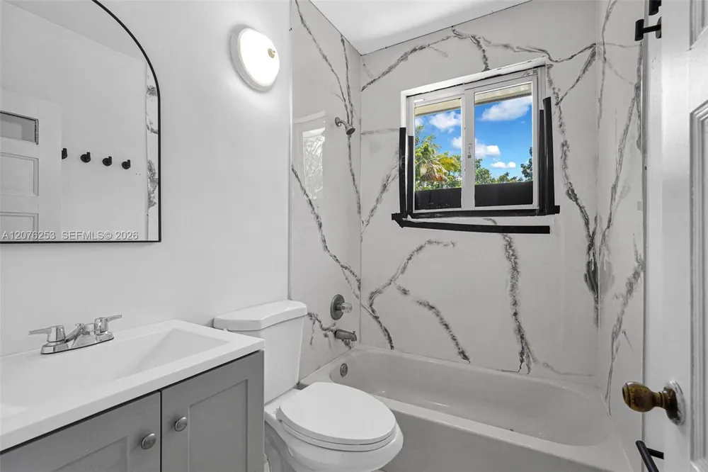 160 NW 45th St #2 Miami, FL 33127