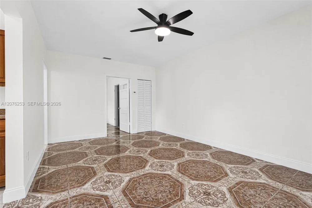 160 NW 45th St #2 Miami, FL 33127
