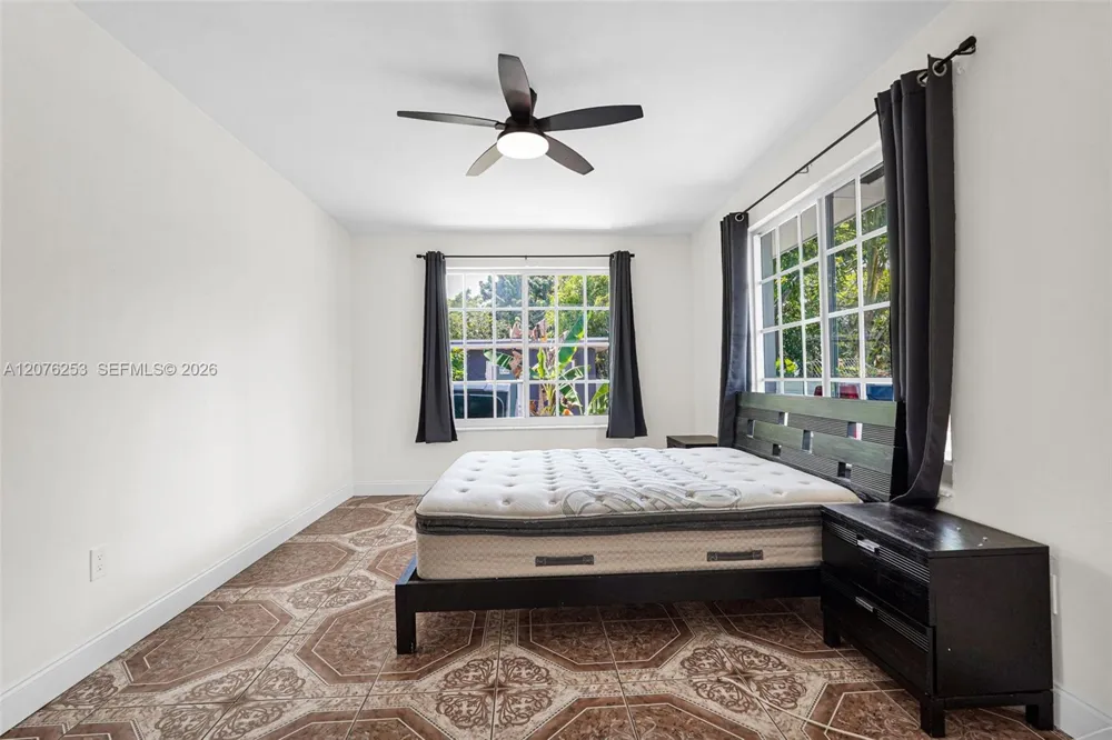 160 NW 45th St #2 Miami, FL 33127