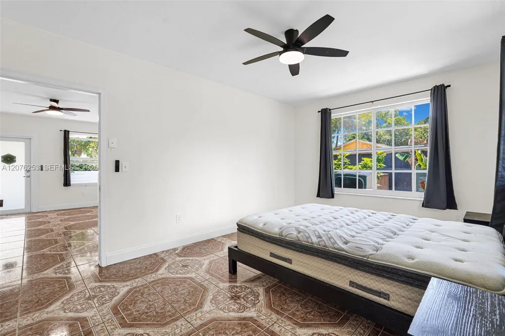 160 NW 45th St #2 Miami, FL 33127