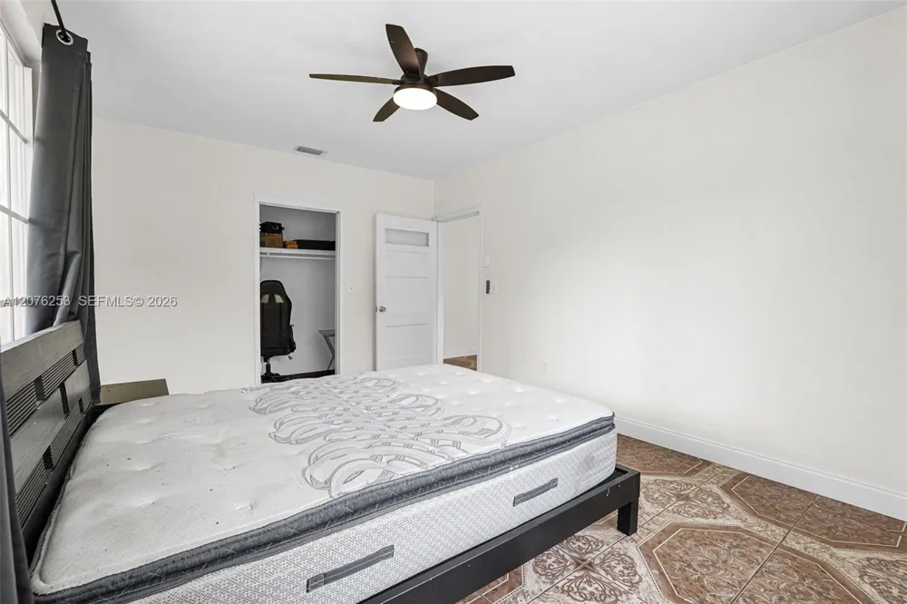 160 NW 45th St #2 Miami, FL 33127