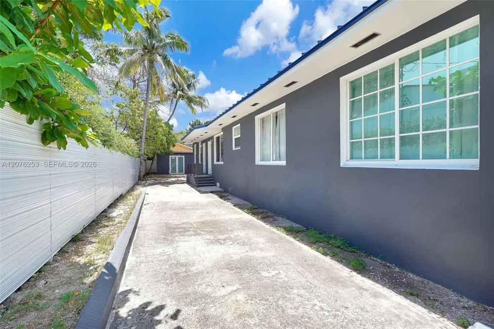 160 NW 45th St #2 Miami, FL 33127