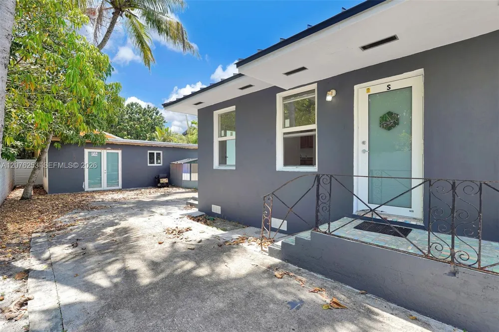 160 NW 45th St #2 Miami, FL 33127
