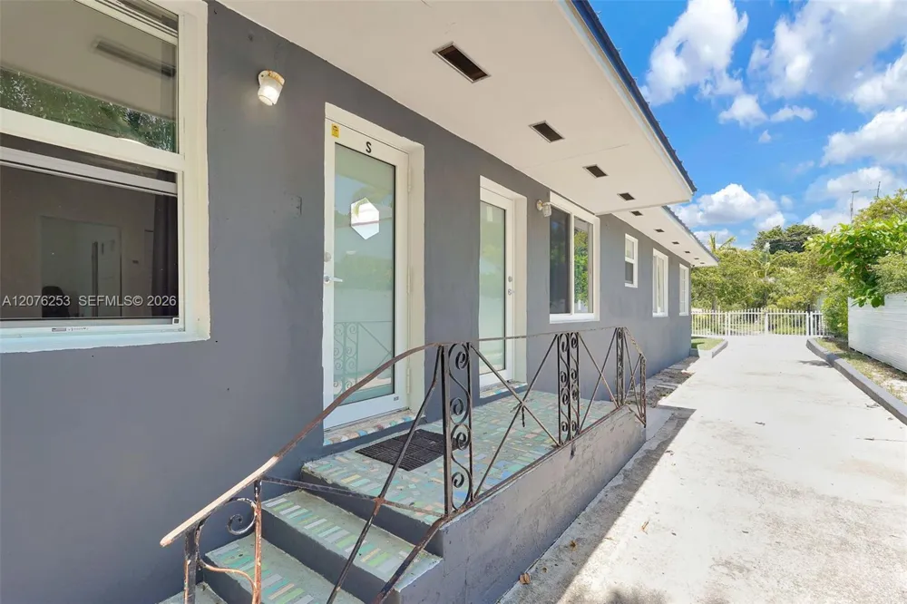 160 NW 45th St #2 Miami, FL 33127