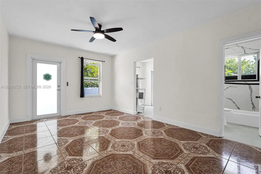 160 NW 45th St #2 Miami, FL 33127