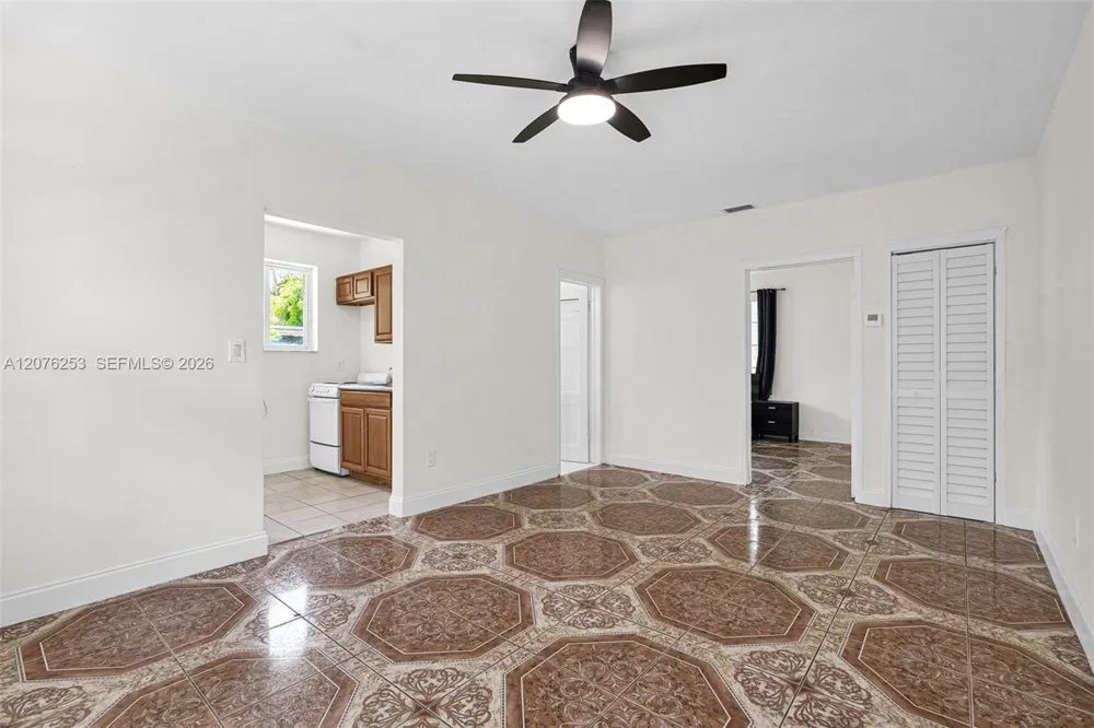160 NW 45th St #2 Miami, FL 33127