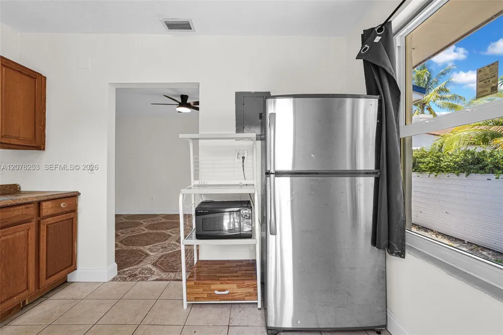 160 NW 45th St #2 Miami, FL 33127