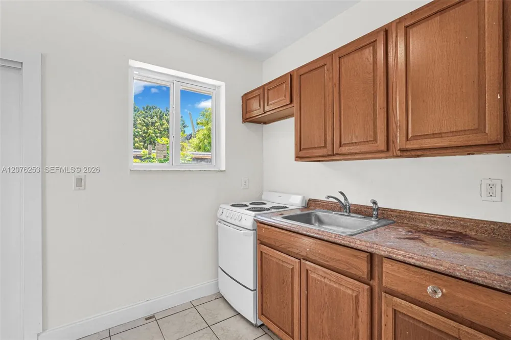 160 NW 45th St #2 Miami, FL 33127