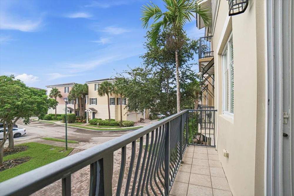 520 NW 39TH CIRCLE Boca Raton, FL 33431