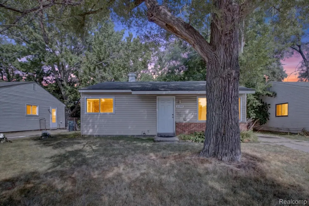 21910 Coolidge Hwy Oak Park City, MI 48237