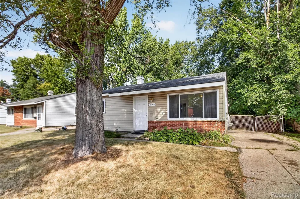 21910 Coolidge Hwy Oak Park City, MI 48237