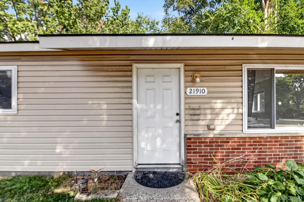 21910 Coolidge Hwy Oak Park City, MI 48237