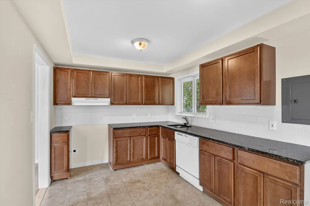 21910 Coolidge Hwy Oak Park City, MI 48237