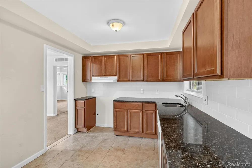 21910 Coolidge Hwy Oak Park City, MI 48237