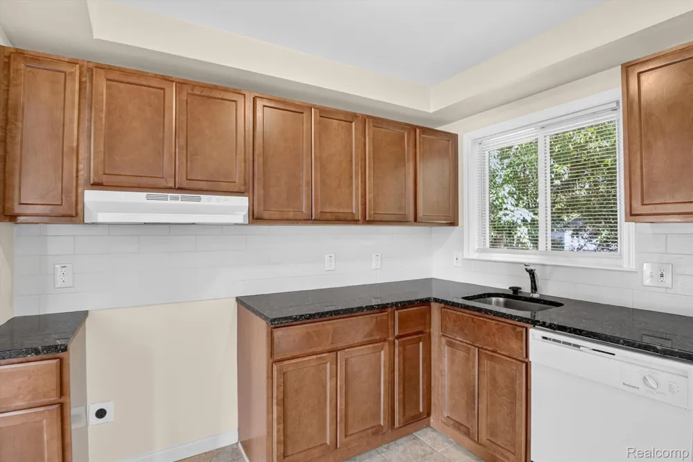 21910 Coolidge Hwy Oak Park City, MI 48237