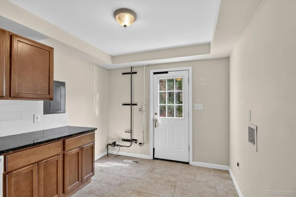 21910 Coolidge Hwy Oak Park City, MI 48237