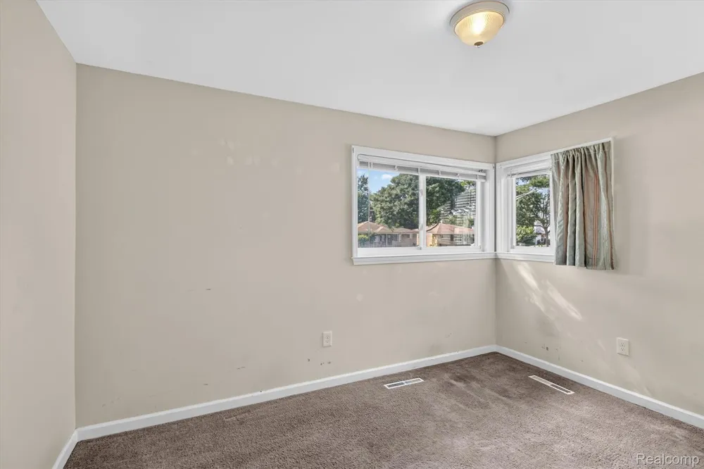 21910 Coolidge Hwy Oak Park City, MI 48237