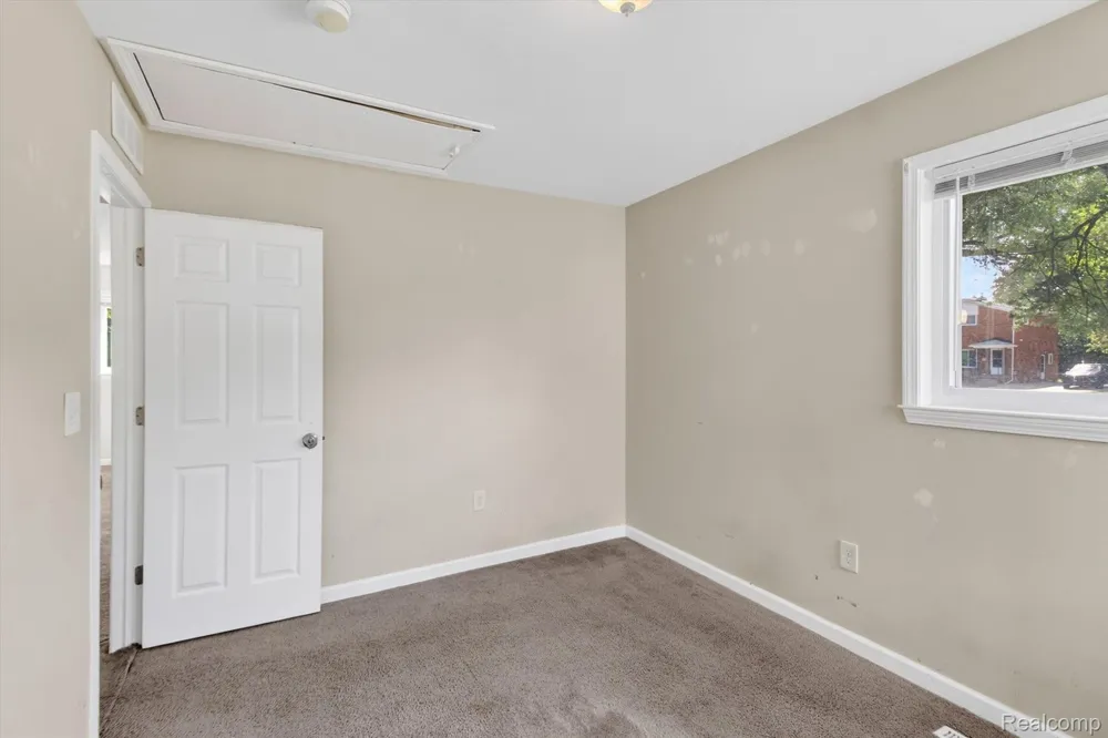 21910 Coolidge Hwy Oak Park City, MI 48237