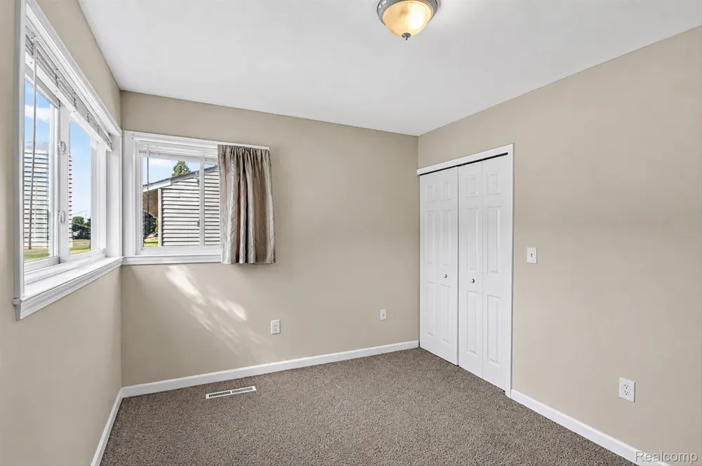 21910 Coolidge Hwy Oak Park City, MI 48237