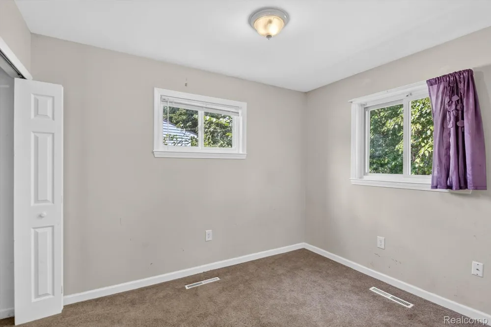 21910 Coolidge Hwy Oak Park City, MI 48237