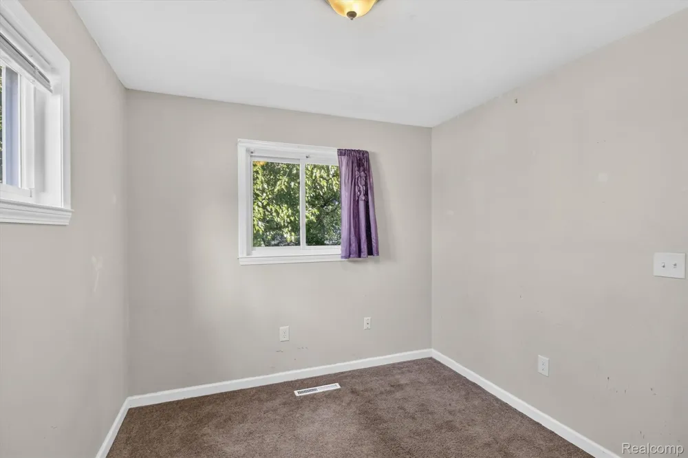 21910 Coolidge Hwy Oak Park City, MI 48237