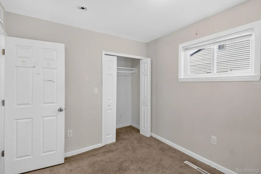 21910 Coolidge Hwy Oak Park City, MI 48237