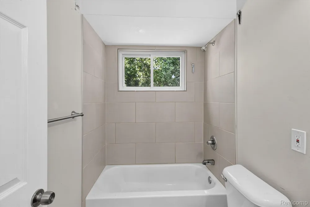 21910 Coolidge Hwy Oak Park City, MI 48237