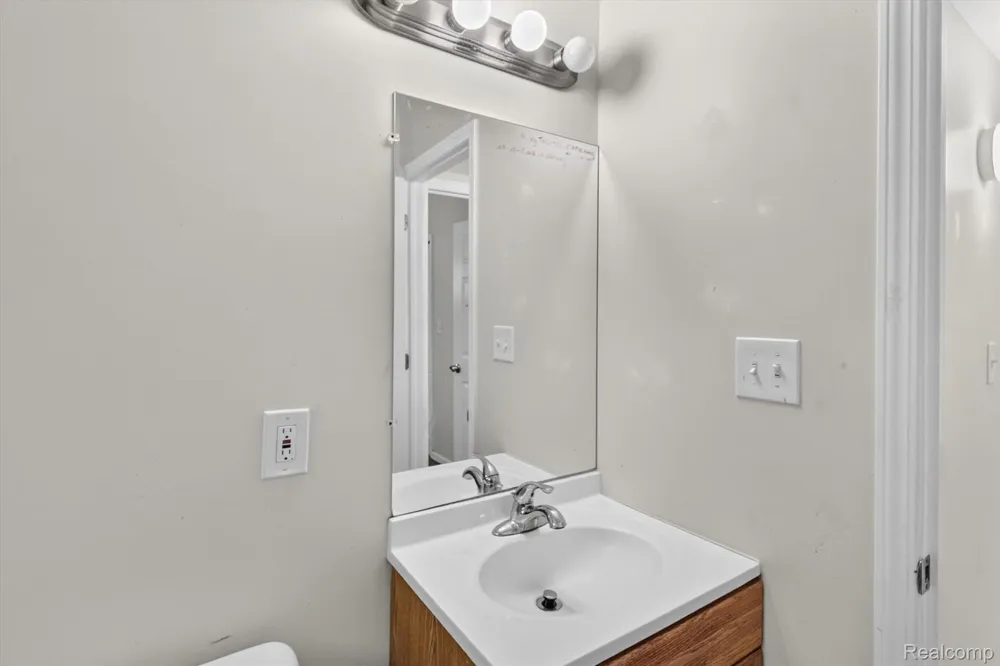 21910 Coolidge Hwy Oak Park City, MI 48237