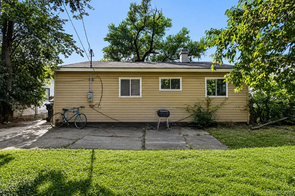 21910 Coolidge Hwy Oak Park City, MI 48237
