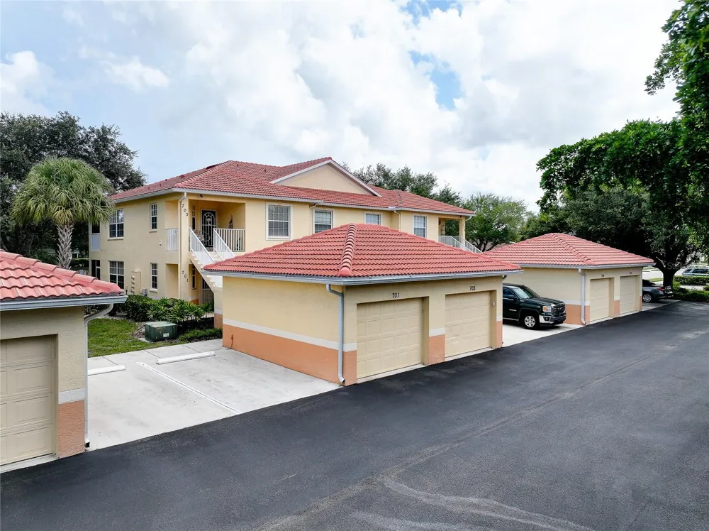 703 CASA DEL LAGO WAY #703 Venice, FL 34292